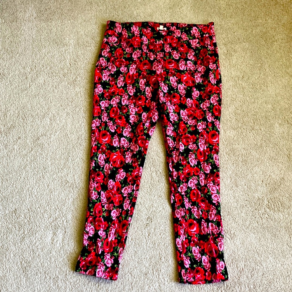EUC ankle length slip on pants rose print 🌹🌹